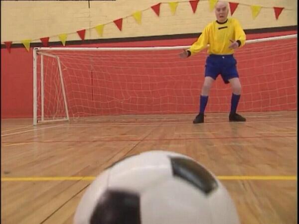 QuoteFrTed's tweet image. "He's sent the keeper wrong way!"