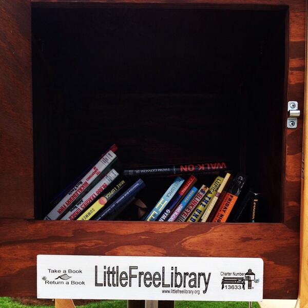 eetown's tweet photo. Freaked out over this cute little free library on a walk with @FieldAudio this morning. Precious! http://t.co/l5frdee9U9
