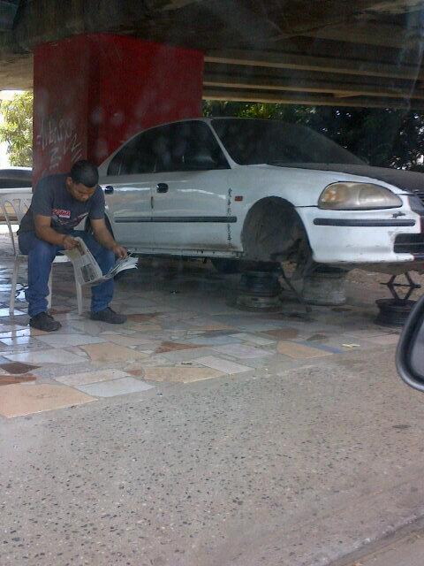 UrbLosColorados's tweet photo. @miguelcocchiola Vecinos de los Colorados preocupados por los trabajos de mecánica debajo del elevado los colorados. http://t.co/KVPgF1tA9B