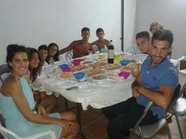 PablitoBeke's tweet photo. Cena #confirmacioncarlitos @patripatri96  @MartaAguuilar  @RubnAguilarAlca @AguilarSFC 
---
---
Enviado por WhatsApp http://t.co/YJ6z4COt0K