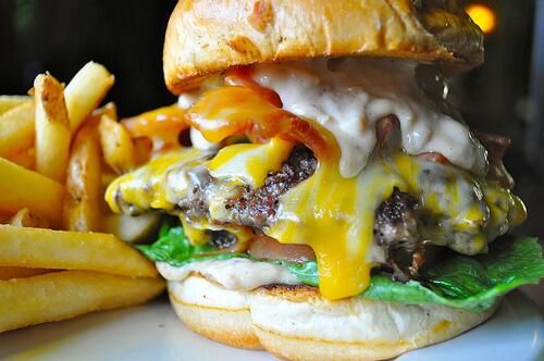 DamnFoodPorn's tweet photo. The Works Pub- Style Burger ' http://t.co/t0hdwHlQ0y