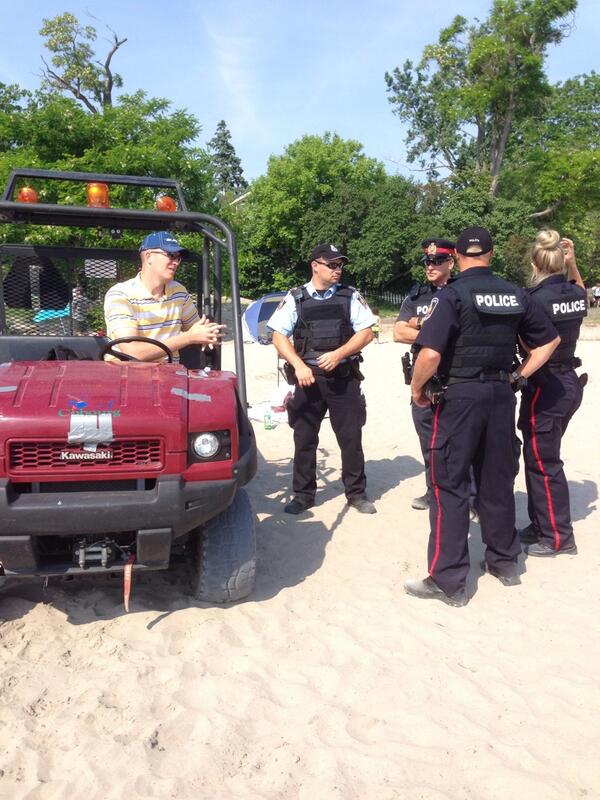 CobourgPolice's tweet image. Liquor sweep on #CobourgBeach  It&apos;s a prohibited area so NO alcohol...not even if you r passing thru. #KeepItHome