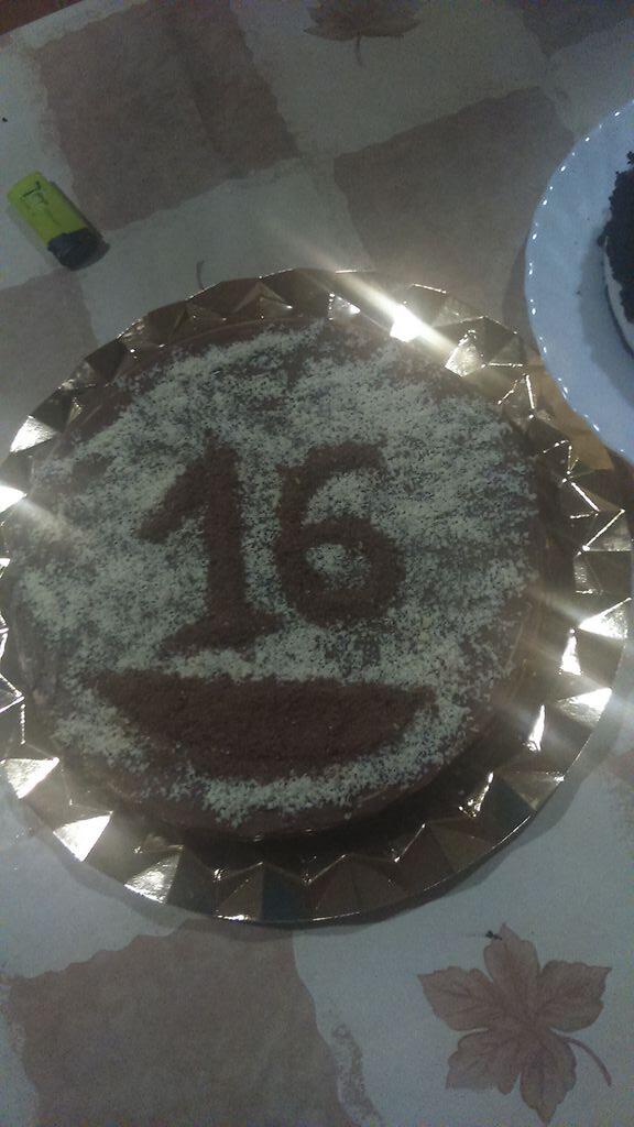 crisspf1's tweet photo. Celebran el cumple de @NeusDts http://t.co/pfxnckLMVd