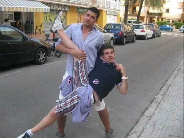 anseL_NM's tweet photo. Hoy toca felicitar al elemento de @DavidDPL9 pasa buen dia, ya lo celebramos el finde q viene! Un abrazo troon!!! http://t.co/lg7mNJW91L