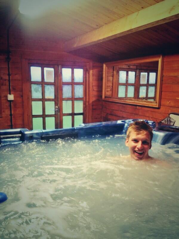 george_ezra's tweet image. I found the 'Hot Tub Tent' at #Glastonbury! #TopsOff #BottomsOff