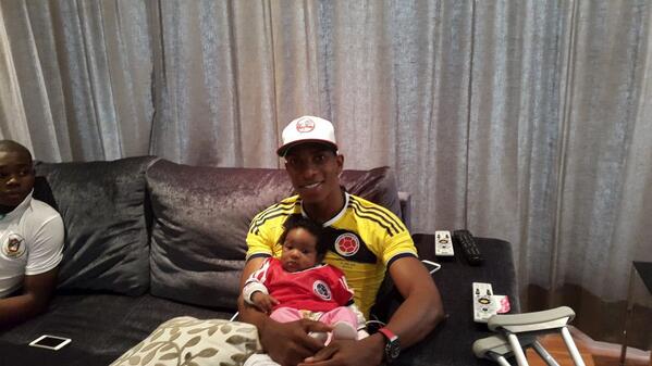 LPereaoficial's tweet photo. Con mi bebé  apoyando a mi selección! !!!!!!!! http://t.co/QCx4e8ZOLs