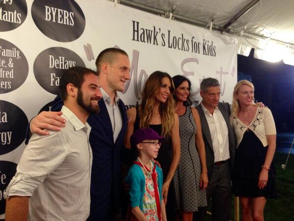 BuckeyeCruise's tweet photo. Great turnout for @OfficialAJHawk #HawksLocks fundraiser! http://t.co/P12FpzH5ah
