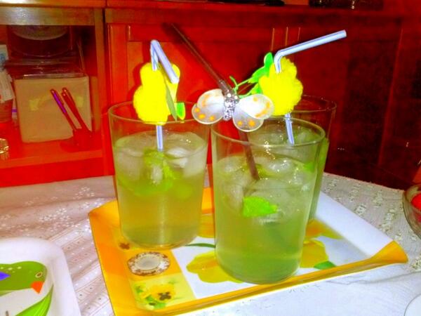 Elenag_b's tweet photo. Noche de mojitos!!!! @Maria_gb7 @laugb0587 http://t.co/mcw04gxNLE