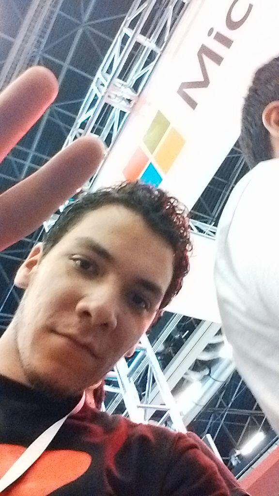 kkuat_'s tweet photo. #microsoftcpmx5 aquí en el stand de microsoft http://t.co/bSG2ZD6bHN