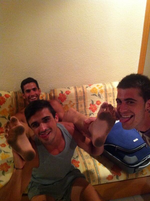 MikelPascu's tweet photo. Los grandes @carrakin y @SergioPascu  con la gran mopa de @mikelcabrejas  No hace falta limpiar el suelo. http://t.co/32VntWELO0