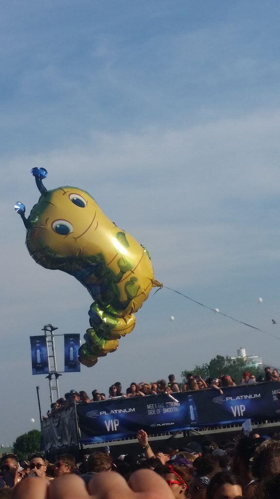 glenn90210's tweet photo. Ooooohhhhh it's the caterpillar!  And he brought me mac n cheese againnnn!!!!! @gouletdylan @rynstdmnsmth http://t.co/r3pLThTrFG