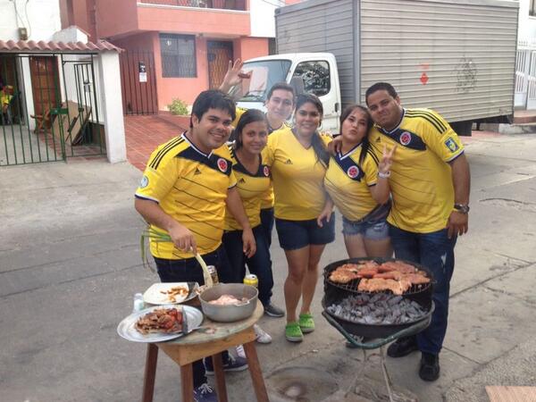 fosorio12's tweet photo. #BarranquillaSabeCelebrar o si no preguntenle a este combo @alcaldiabquilla http://t.co/5SxJl2wCNB