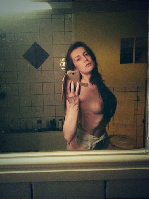 Bedtime selfie #selfie #selfiesaturday #bedtime #bathroomselfie #goodnight #longtimenosee #mirrorselfie