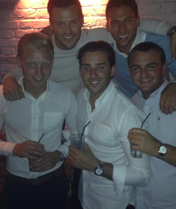 MarkWright_'s tweet image. With MY BOYS in Romford. It's where it all started !! We were coming here at 18 #memories