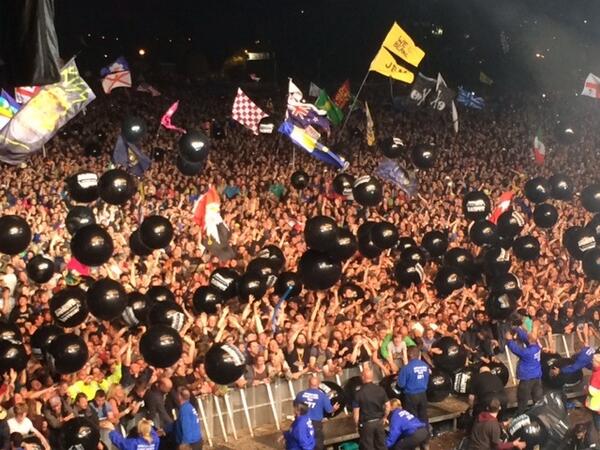 Metallica's tweet image. During Seek &amp;amp; Destroy #Glastonbury #glastallica