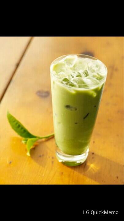 MahasiswaAPP12's tweet photo. Iced greentea latte.. #buatnambahinpahala http://t.co/vmLBzVYEOJ