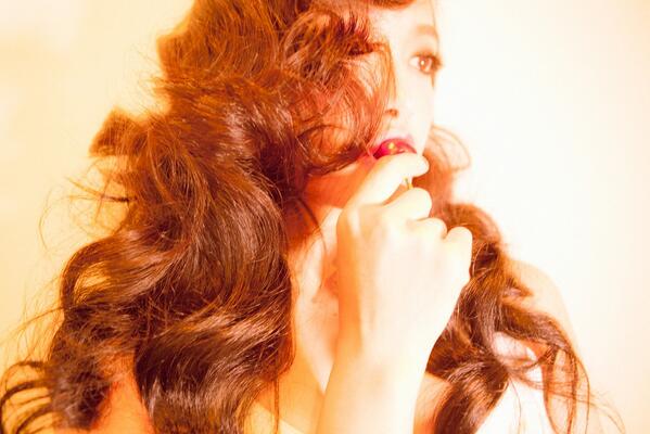 kor_celebrities's tweet photo. f(X)、正規3集アルバム「Red Light」ティーザー （ビクトリア） 12  http://t.co/Woq07lBybN http://t.co/fLPA08jiKI