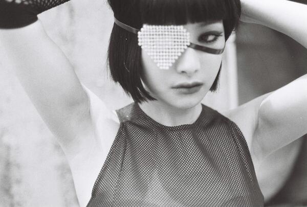 kor_celebrities's tweet photo. f(X)、正規3集アルバム「Red Light」ティーザー （ビクトリア） 12  http://t.co/Woq07lBybN http://t.co/fLPA08jiKI