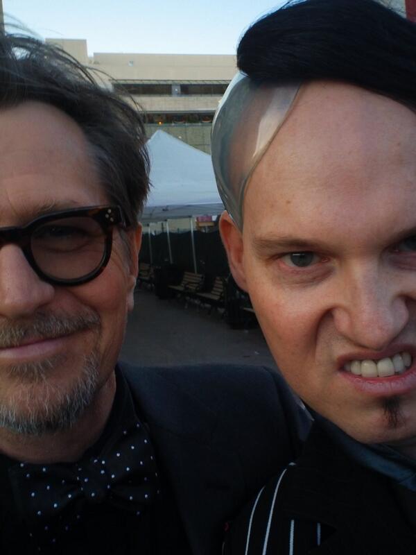 zorgcosplay's tweet photo. Had the sincere pleasure of meeting my favorite actor, Gary Oldman. #GaryOldman http://t.co/mkQst1KqZq