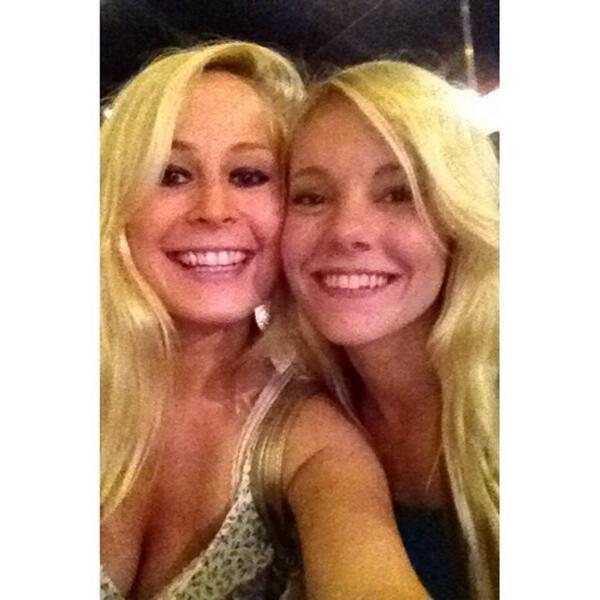 Jacqteaa's tweet photo. Glad I stayed up long enough to wish my best friend a happy birthday 😂 LOVE YOU @maurawald 👸😘💖💞💕👯🍕👶🙌 http://t.co/CF9nmnr1rw
