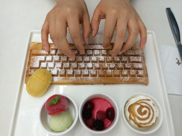 hello_lilith's tweet photo. 원고 쓰는 중 http://t.co/O6J2atdgwh