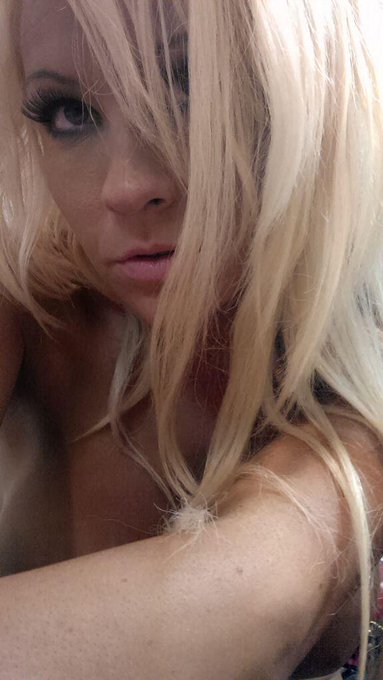 Who gets sick on a booking? This girl. #showmustgoon #flu #iwanttodie http://t.co/6c1FDYSPw3<a href="/tag/showmustgoon"class="tags">#showmustgoon</a><a href="/tag/flu"class="tags"><span>#flu</span></a><a href="/tag/iwanttodie"class="tags"><span>#iwanttodie</span></a>