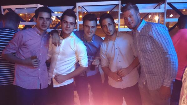 JoseBalaguer2's tweet photo. Buena noche de San Isidro con los feos estos @samuu_ruiz @Nandillo1994 @Sotisho y @franxesco73 😜 http://t.co/cJjHtxyXGR