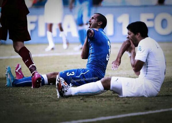 mutiga_kori's tweet photo. Some of us saw it this way #Suarezbite @JoeWMuchiri @FootballSun984 http://t.co/9WbnCmo0E7