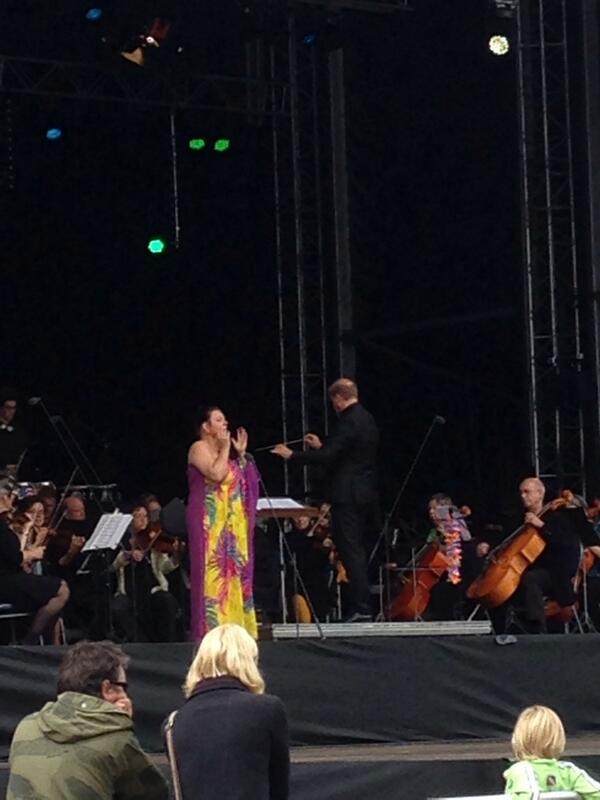 robs0409's tweet image. Heerlijk zondagmiddag concert met Janny Zomer. Zomers gevoel met Fries symphonie orkest.