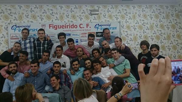 Esta es la foto del equipo Senior, que completaron una magnífica temporada. #AupaFigue