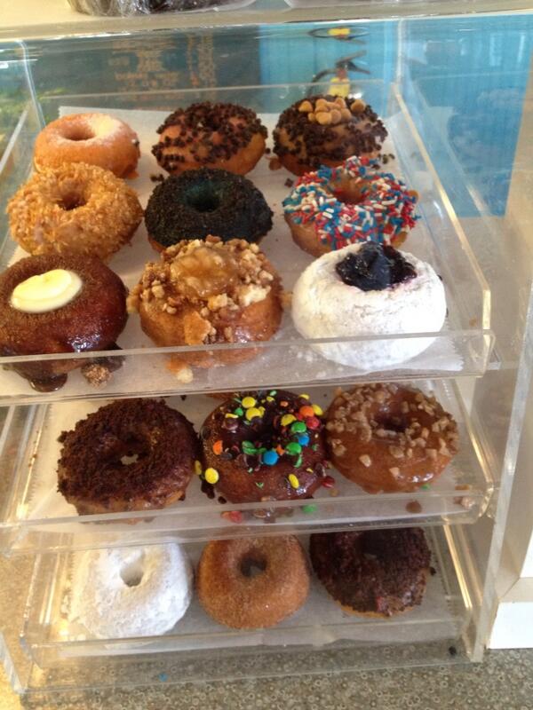 tracydavidson's tweet photo. Wow, fun idea: choose your own donut toppings. #topthatdonut http://t.co/Gph7Dr1adU