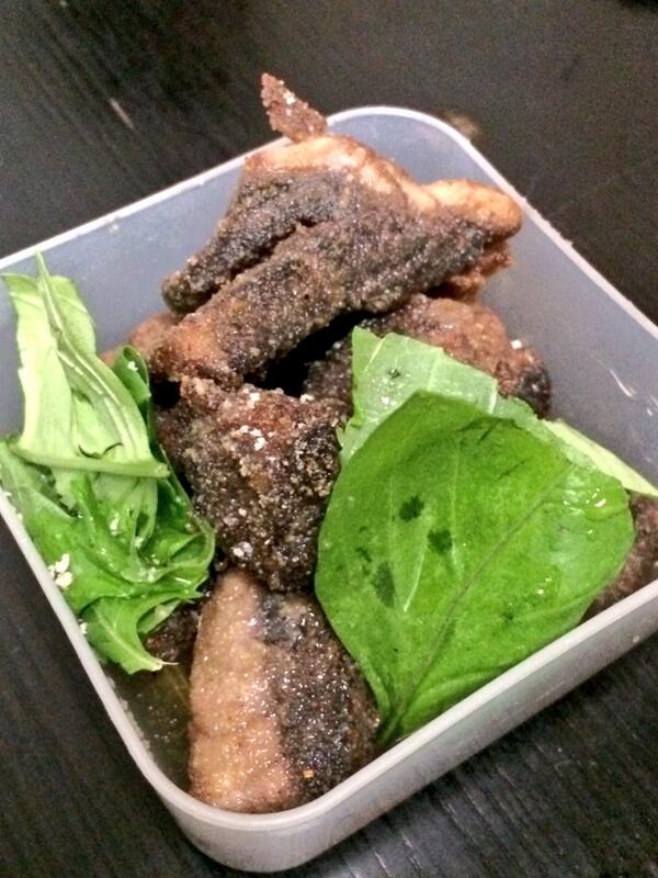 若林理砂 で マグロのアラの唐揚げは 余ったら酢とハーブソルトで漬けて明日の弁当へ こうやって使い回しします Http T Co Uy06dxv8ef