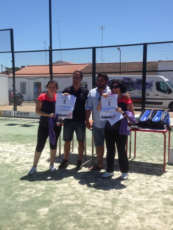 merinosegador's tweet photo. Padel #Onthenight #CAMPEONAS #CAMPEONES @albagalu @MarinaCabezasR #Entrerríos GRACIAS A TOD@S! http://t.co/PXsXvnmVky