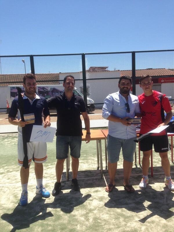 merinosegador's tweet photo. Padel #Onthenight #CAMPEONAS #CAMPEONES @albagalu @MarinaCabezasR #Entrerríos GRACIAS A TOD@S! http://t.co/PXsXvnmVky