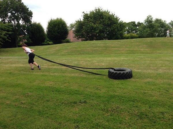 CarlEvolutionPT's tweet image. Megan killing the tyre runs and battle rope session on Thursday! Great stuff!