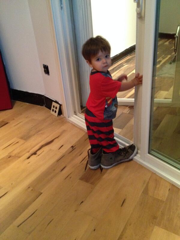 CharlieGathe's tweet photo. There's a shoe bandit on the loose... http://t.co/WmmSql2EKH