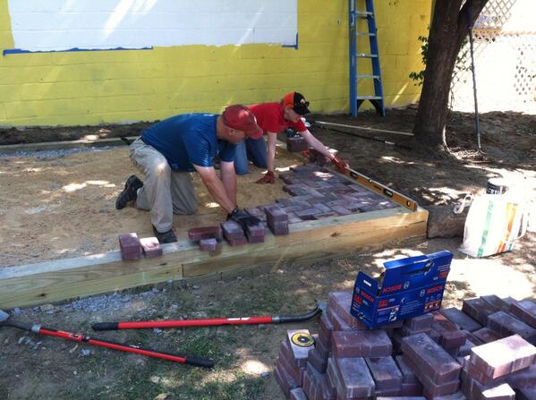 FdStanley's tweet photo. Work progressing on The Lots of Art project.   #cu2014 #cityuprising @fourstanleys @TheSummitNC @TheSummitOR @ http://t.co/xqVW9qyTx3