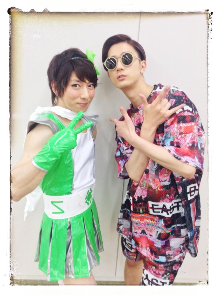 羽多野渉 公式 さて 実は今日 おなもみクローバーzさんは禁生のイベントにvtr出演させてもらっていました 改めて見ると腕の筋肉 この2人の異次元感凄いな Http T Co E8rkkfeqie