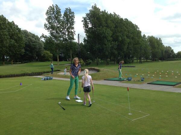 GSNoordwijk's tweet photo. De eerste GirlzGolf dag @GolfCentrumNW @ZoomieFandD o.l.v @marjetvdgraaff is een groot succes!! Golf, fun and more! 👍 http://t.co/M2zcmSJWMl