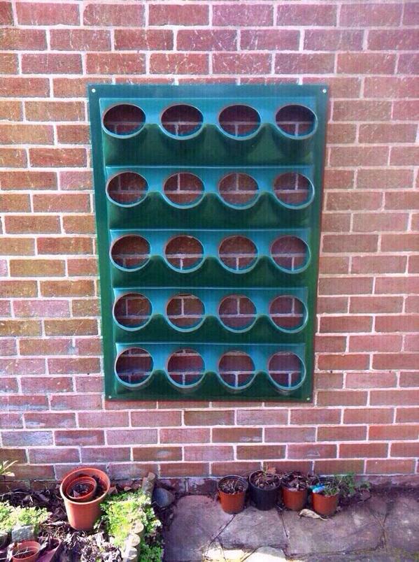 lush_wall's tweet photo. @OfficeGardener1 GYO herbs veg salad crops or create stunning floral displays with Lushwall panels. http://t.co/se2tOK2GyS