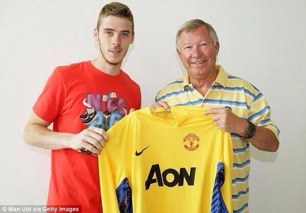 D_DeGea's tweet photo. Hoy hace 3 años de uno de los días más felices de mi vida. Gracias Sir Alex, gracias @manutd http://t.co/3Xy1odhGFA