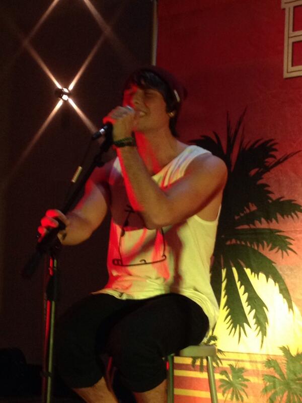 TIPChicago's tweet image. Wes &amp;amp; Keaton were AMAZING! Wes even gave me his pick 😍 #FiresideStorySessions