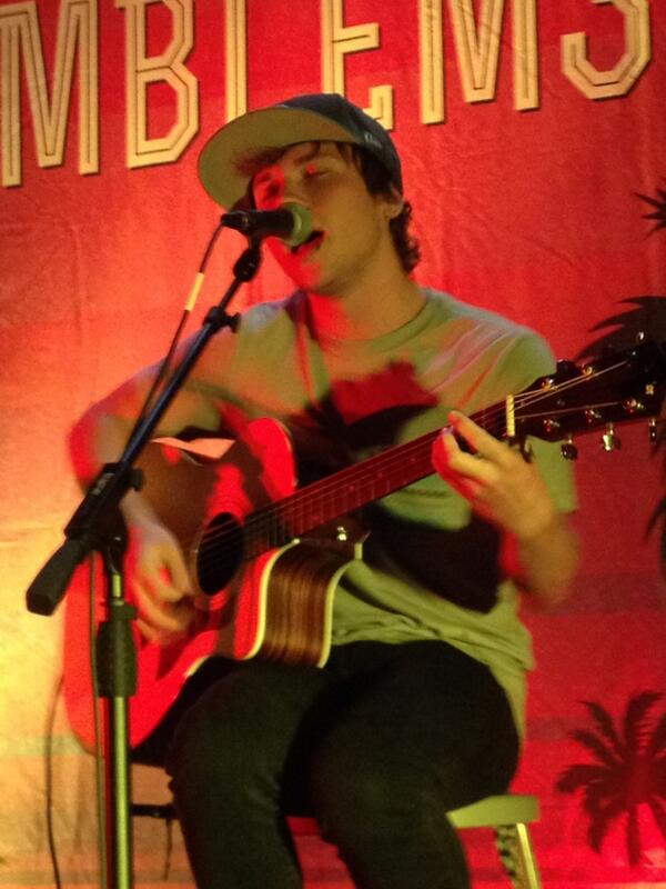 TIPChicago's tweet image. Wes &amp;amp; Keaton were AMAZING! Wes even gave me his pick 😍 #FiresideStorySessions