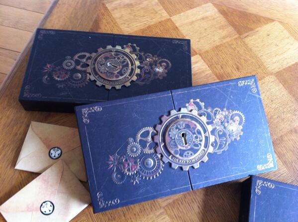 Lente__'s tweet photo. Woop woop, tomorrowland here we come! (with awesome bracelets) @joycewalian @MiloukeFreens en christini @tomorrowland http://t.co/AM4anTn3W1