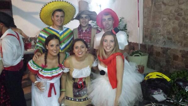 mariamoros2's tweet photo. Un disabte perfecte en mol bona compañia! @javisales2 @PascualMendes @ClaudiaFornet #Cristina #Jorge http://t.co/whK59o1WhC