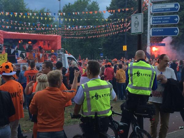TrixHofman's tweet photo. Weer mooi feestje bij @Oranjerotonde ! http://t.co/qGm9iIJPcx