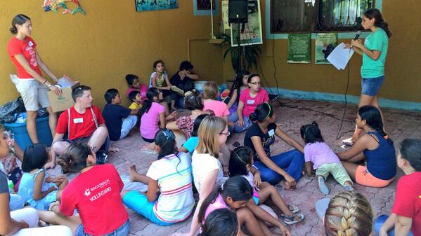 Back2BackCancun's tweet photo. We love watching God use the #missionteam's to come alongside our staff &amp; volunteers to deepen our impact w/ the kids http://t.co/XSf1L6wHvu