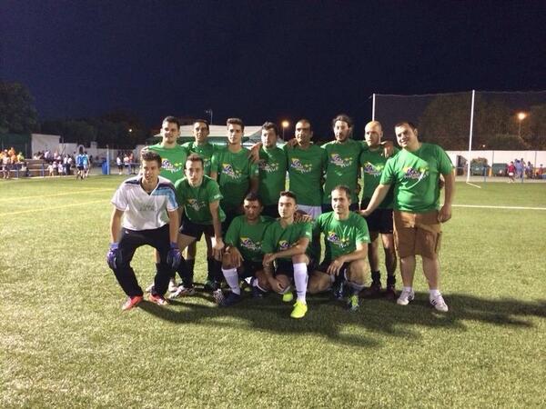 JorgCr24's tweet photo. Buena noche la de ayer con los PAKETAS!! Noche de futbol y amigos, mejor imposible @BeTiKo1990 @ajrubioo @Juanant11.. http://t.co/IBF6uMzyjT