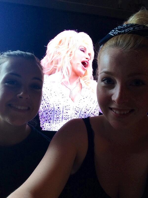 aimeebatchelor1's tweet photo. Me and Hollie pretending we are at Glastonbury because we are in love with Dolly! What an incredible woman! 😍💛 http://t.co/c8aTwcQR1y