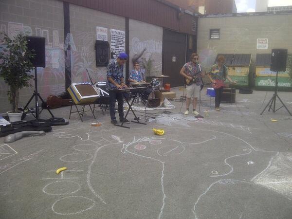 Awehhhh! The Bends!! Ohh Oooh <a href="/TheBendsMusic/">The Bends</a>